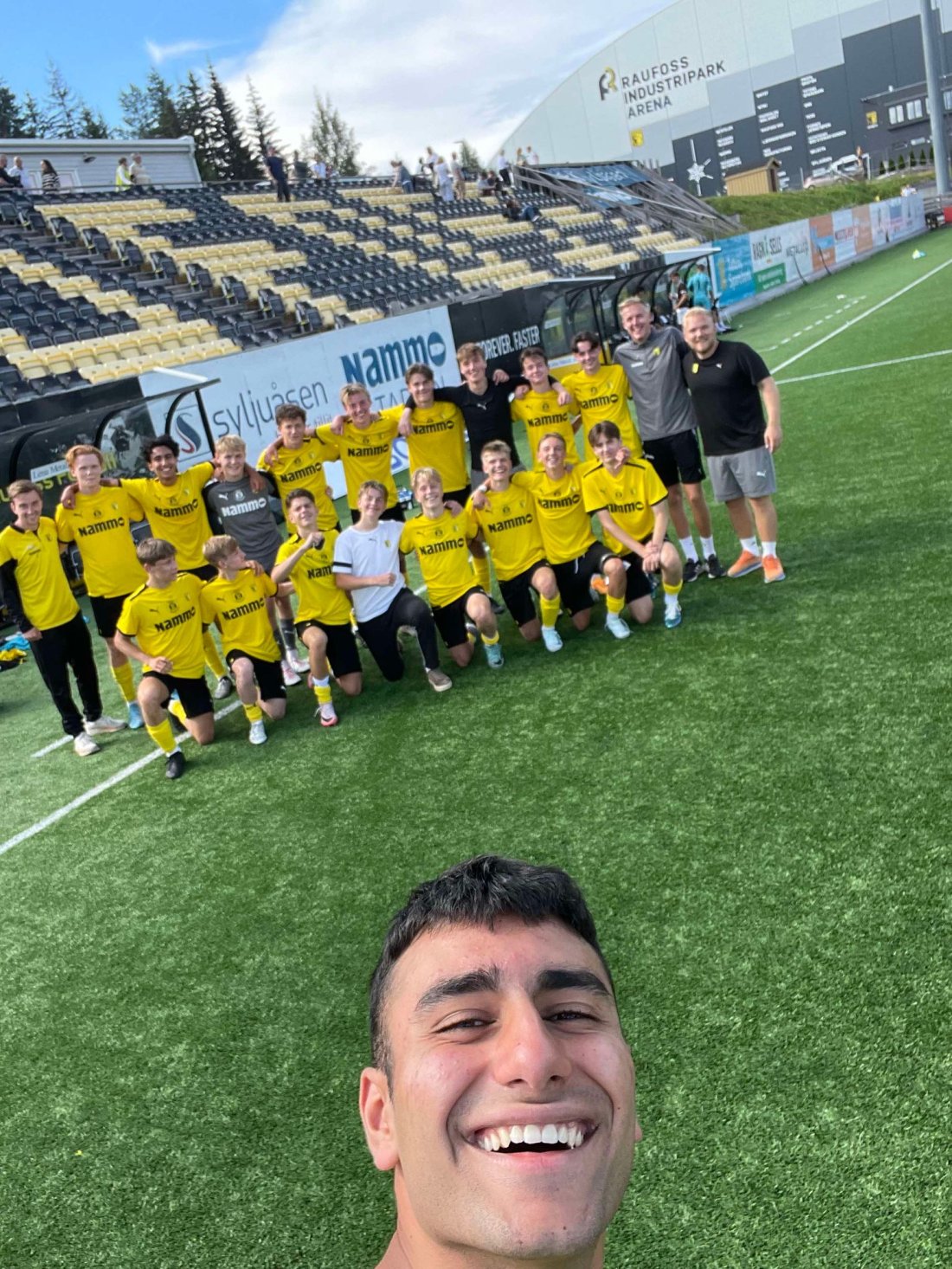 U17 Nasjonal i godt humør! (Selfie: Nima Hooshangi)